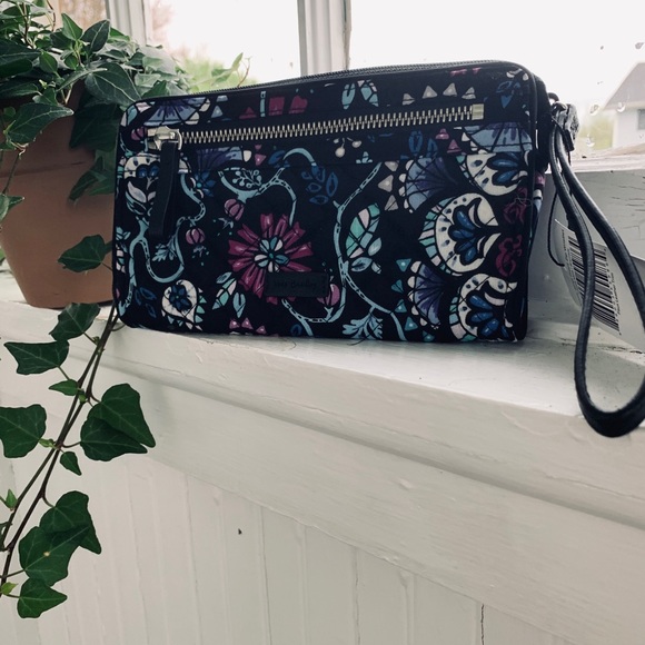 Vera Bradley Handbags - Vera Bradley Wristlet